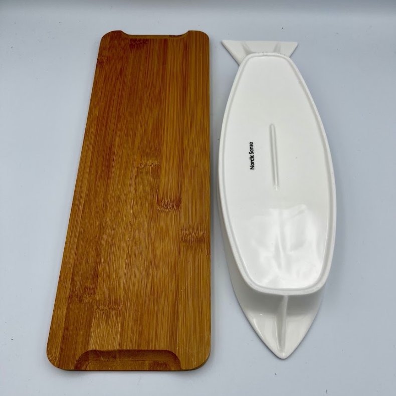 Nordic Sense fiskefad i porcel�n med bambusbr�t