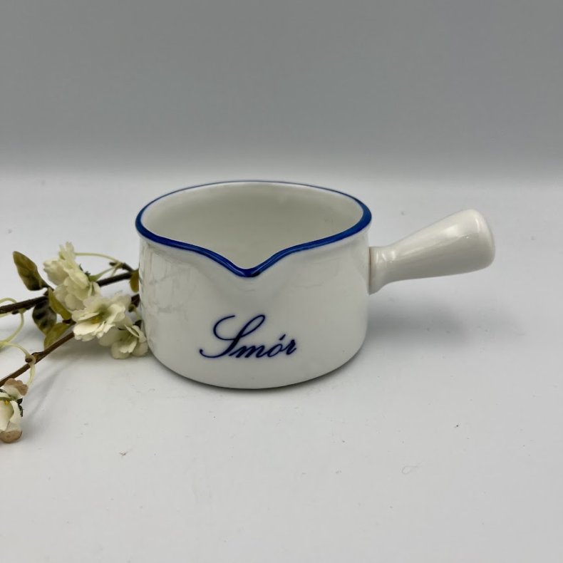 Retro sm�rn�b i hvid keramik med bl�t m�nster og hank