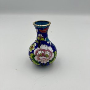 Lille kinesisk cloisonn� vase med blomstermotiv