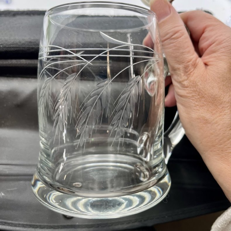 Vintage tysk Rastal �lkrus i glas med graveret kornmotiv og tinl�g