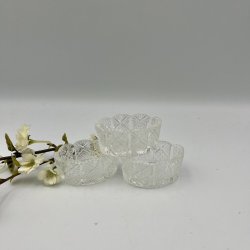 Gammelt saltkar i presset glas med stjernem�nster