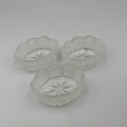 Gammelt saltkar i presset glas med stjernem�nster