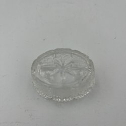 Gammelt saltkar i presset glas med stjernem�nster
