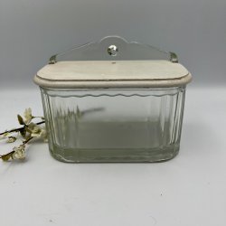 Vintage fransk saltkar i riflet glas med tr�l�g til v�goph�ng