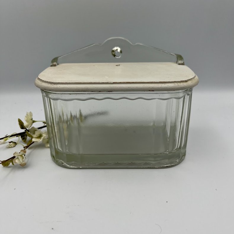Vintage fransk saltkar i riflet glas med tr�l�g til v�goph�ng