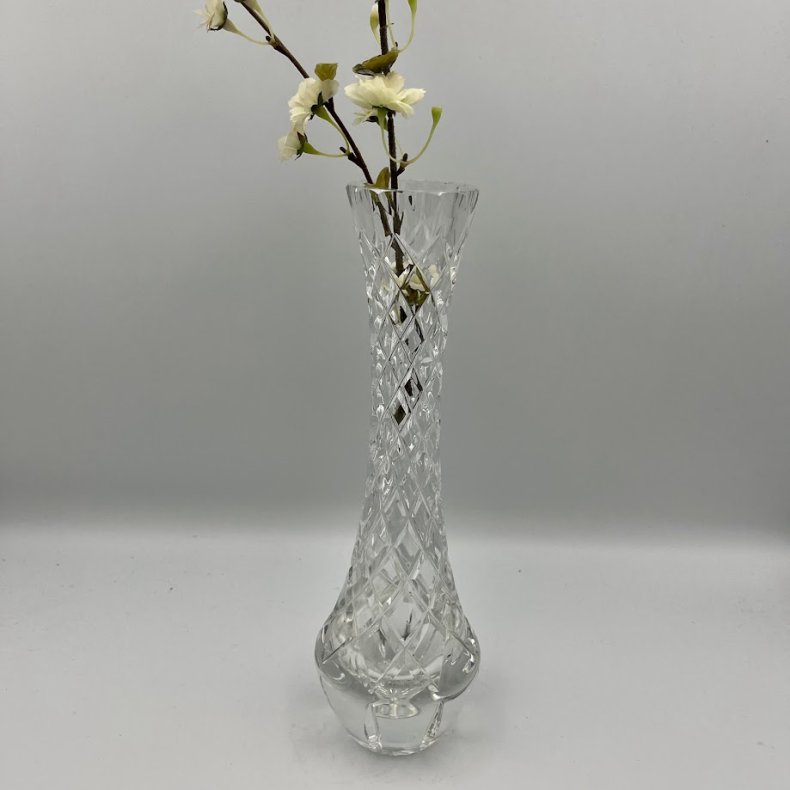 Elegant krystalvase med diamantm�nster