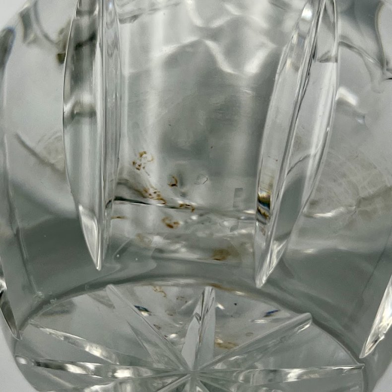 Elegant krystalvase med diamantm�nster