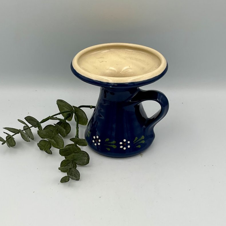Bl� keramikvase med hank og blomsterm�nster