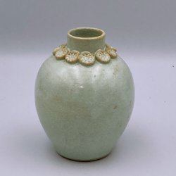 Lysegr�n vase