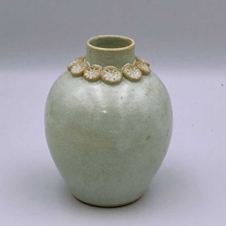 Lysegr�n vase