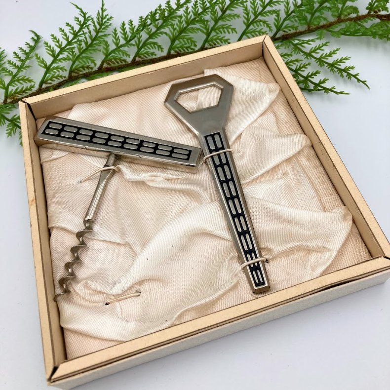 Oplukker og proptr�kker s�t i �ske