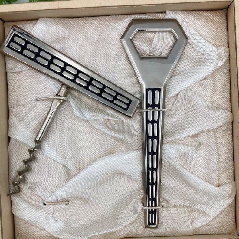 Oplukker og proptr�kker s�t i �ske