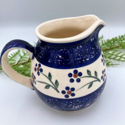 Bl� og hvid keramik kande