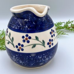 Bl� og hvid keramik kande