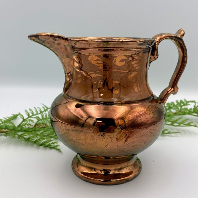 Porcel�ns kobberfarvet kande