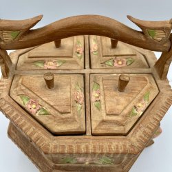 Smuk h�ndsk�ret tr�kasse