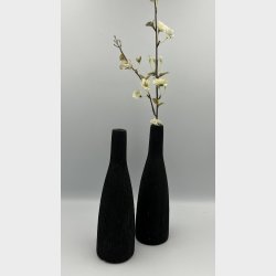 Slank sort vase