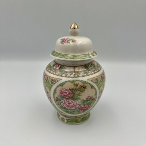 Smuk orientalsk porcel�nskrukke