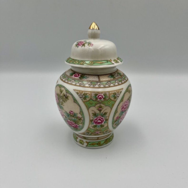 Smuk orientalsk porcel�nskrukke