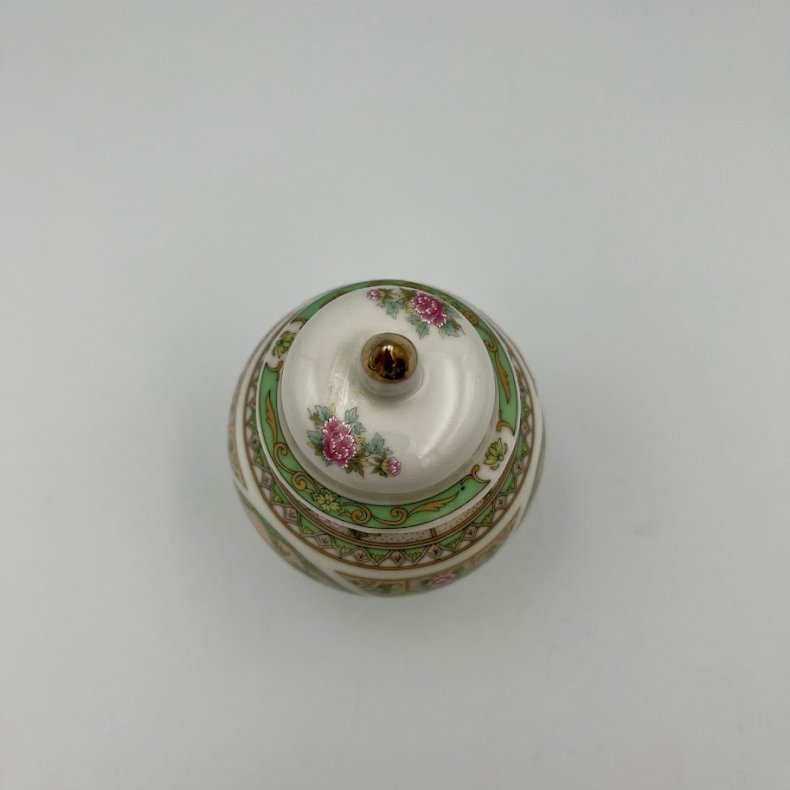 Smuk orientalsk porcel�nskrukke