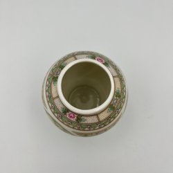 Smuk orientalsk porcel�nskrukke