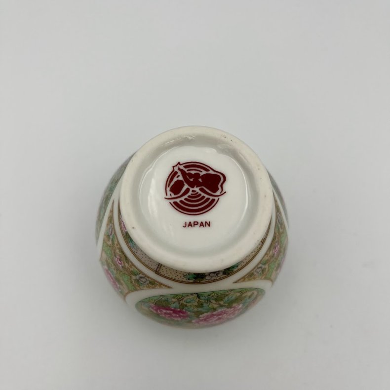 Smuk orientalsk porcel�nskrukke