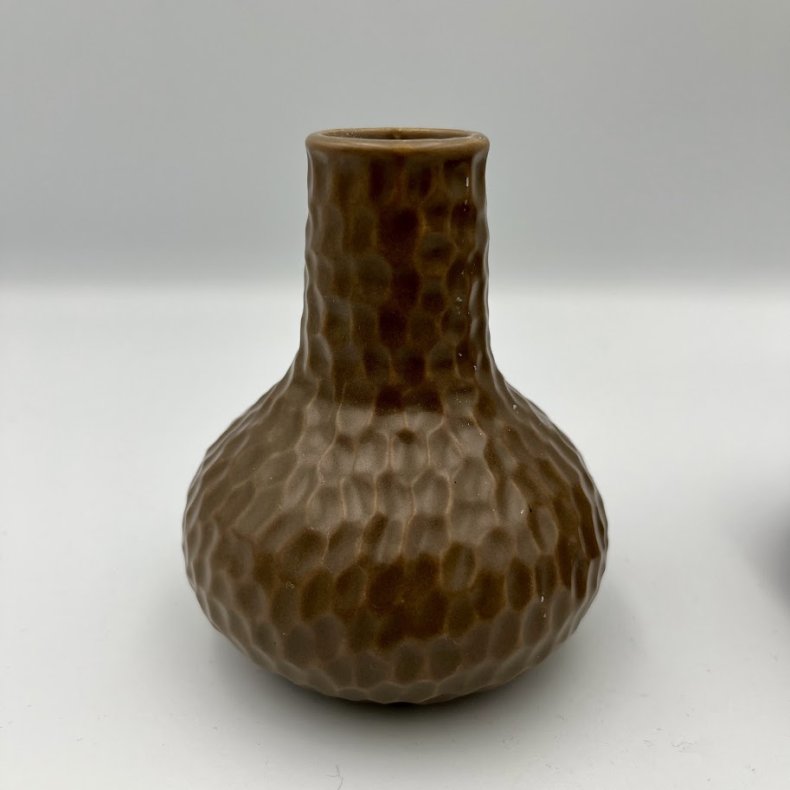 Brun keramikvase