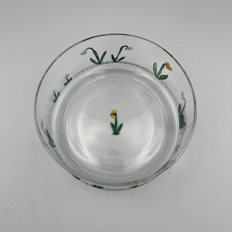 Glassk�l med for�rsblomster