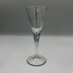 4 snapsglas p� stilk