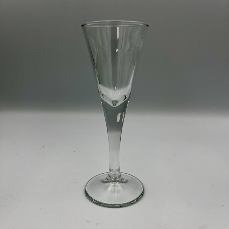 4 snapsglas p� stilk