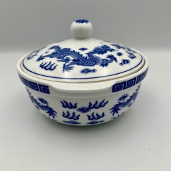 Porcel�nssk�l med dragemotiver