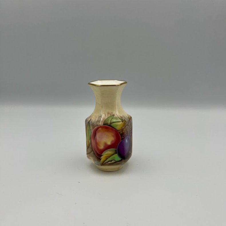 Lille porcel�nsvase