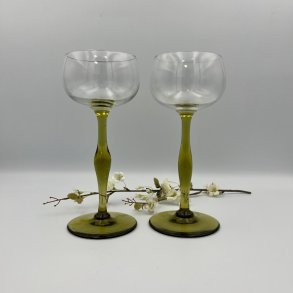 Glas med gr�n fod