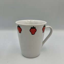2 krus med jordb�rmotiv