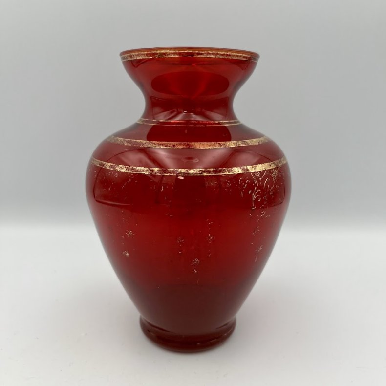 R�d vase