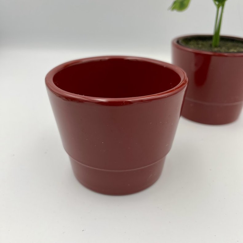 2 sm� urtepotter
