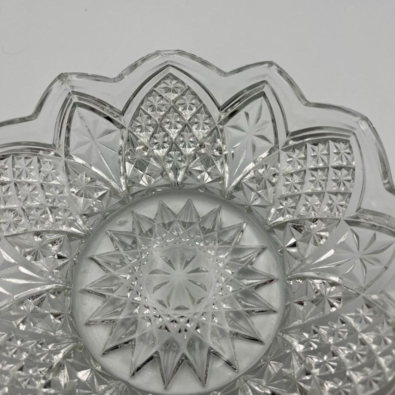 Facetslebet glassk�l 