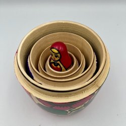 Klassiske H�ndmalede Babushka-dukker i Tr� � Traditionelt S�t (5 stk.)