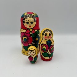 Klassiske H�ndmalede Babushka-dukker i Tr� � Traditionelt S�t (3 stk.)