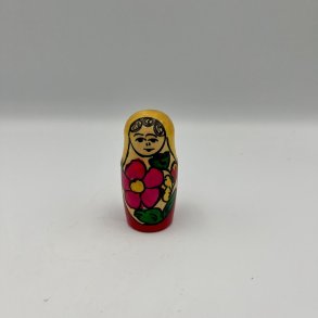 H�ndmalet russisk matryoshka tr�dukke med blomstermotiv