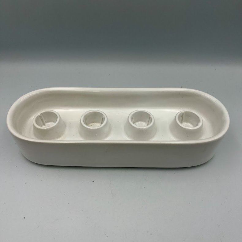 Elegant oval lysestage i hvid keramik til 4 lys