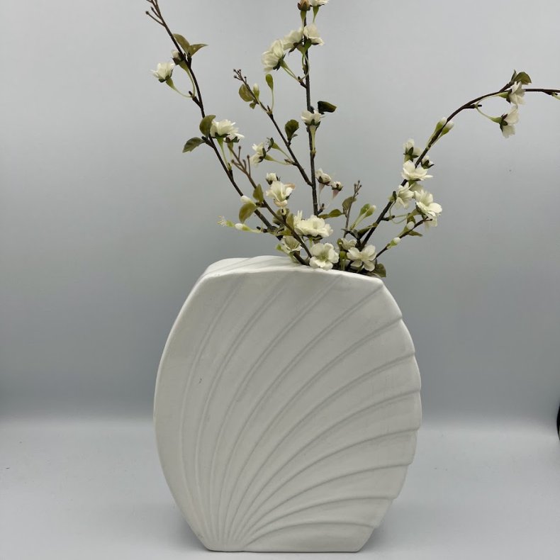Hvid muslingeformet vase