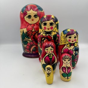 Klassiske H�ndmalede Babushka-dukker i Tr� � Traditionelt S�t (6 stk.)