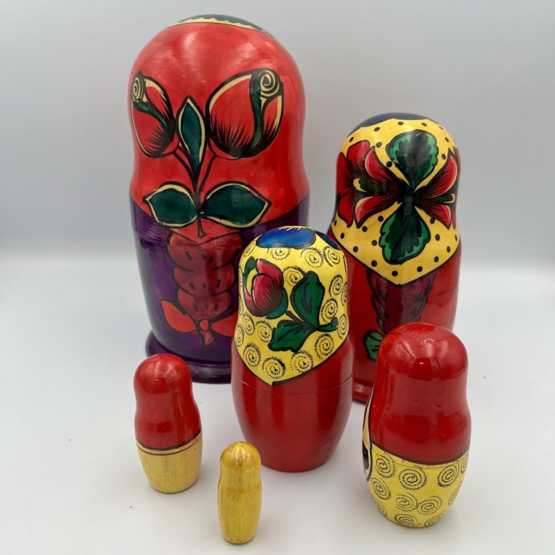 Klassiske H�ndmalede Babushka-dukker i Tr� � Traditionelt S�t (6 stk.)