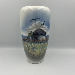 Royal Copenhagen vase med stendysse-motiv