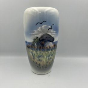 Royal Copenhagen vase med stendysse-motiv
