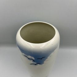 Royal Copenhagen vase med stendysse-motiv