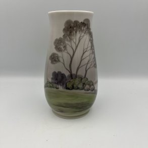 Bing & Gr�ndahl vase med landskabsmotiv af tr�er.