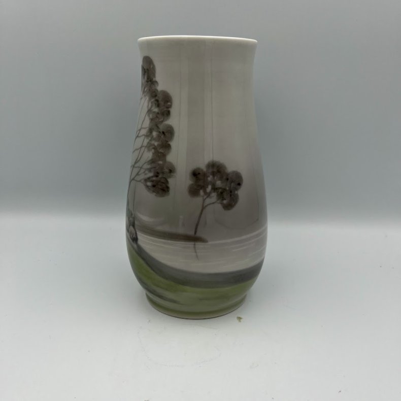 Bing &amp; Gr�ndahl vase med landskabsmotiv af tr�er.