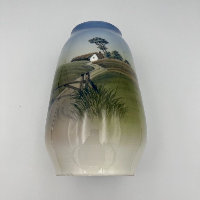 Royal Copenhagen Vase med landskab